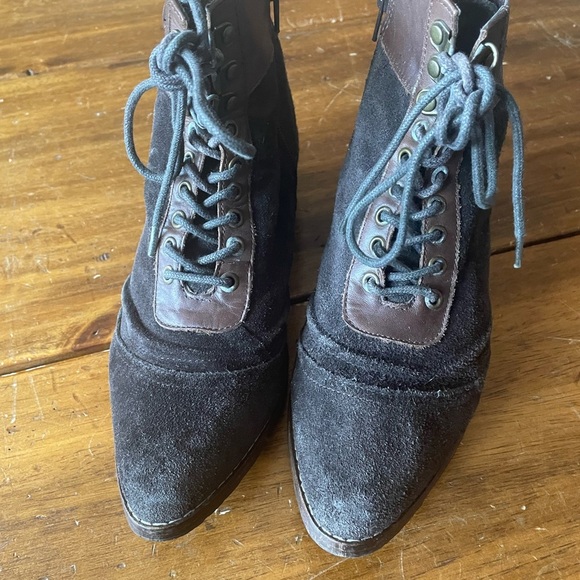 Very Volatile Leather Suede Lace Up Heeled Boots Sz 8.5 Brown Pointed Toe - Picture 3 of 10